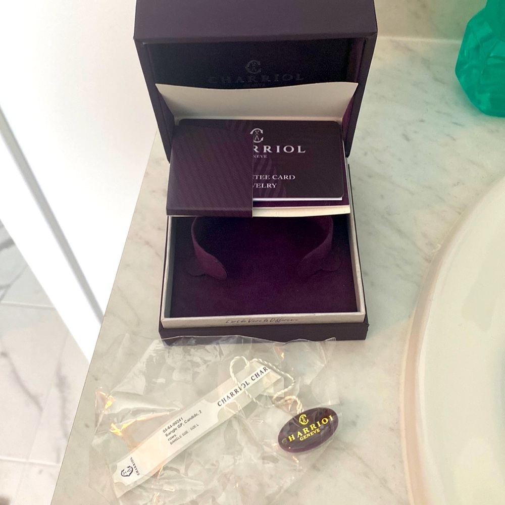 Charriol box for bangle with cards